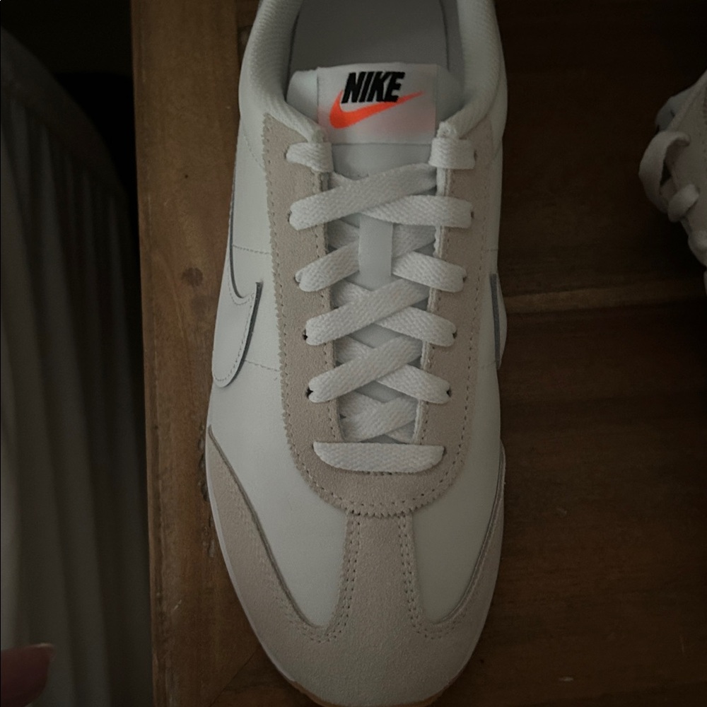 Nike womans White and Beige Sneakers- brand new !! Never worn . Comes with box. - Picture 5 of 5